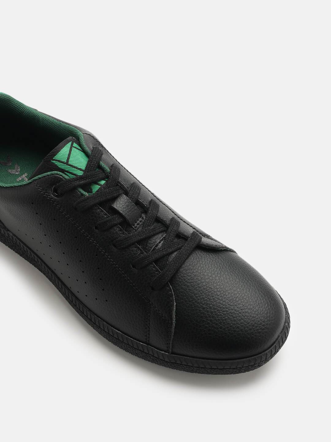 Classic Pinnacle Men Casual Lace-up Sneaker - Hummel India